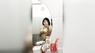 E teen mình dây khoe hàng trước gương p2