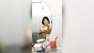 E teen mình dây khoe hàng trước gương p2