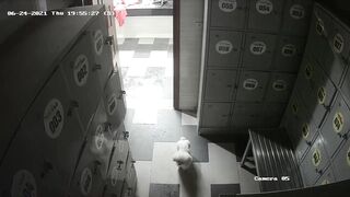 quay lén phòng thay đồ bể bơi toàn mấy em xinh tươi - phần 6