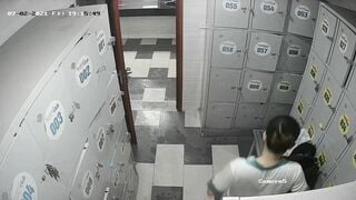quay lén phòng thay đồ bể bơi toàn mấy em xinh tươi - phần 7