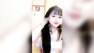 em không xinh thì còn ai xinh nữa , anh vô cho tiền em làm vú đi