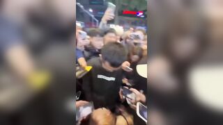 Chịu luôn rồi cỡ này thì k còn từ gì để nói,bú cu public giữa đám đông luôn mà