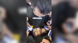 Chịu luôn rồi cỡ này thì k còn từ gì để nói,bú cu public giữa đám đông luôn mà