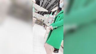 E teen dâm chân dài mình dây lột đồ khoe lồn dâm đi dạo mua đồ trong siêu thị