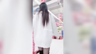 E teen dâm chân dài mình dây lột đồ khoe lồn dâm đi dạo mua đồ trong siêu thị p2