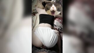 chưa kịp cởi mà bé sinh viên năm nhất bắt anh chịch luôn