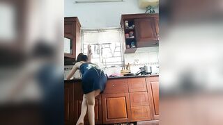 Nấu ăn cho ck mà nứng phải live thủ dâm