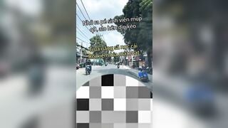 Đón em sinh viên đi học về rồi đưa vô khách sạn