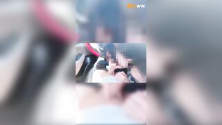 Đg lái xe mà e tụt quần a ra đòi bú cu bằng tấp vào lề cho e bú public trên xe