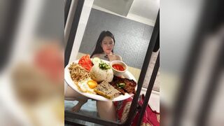 Vừa đi chơi về em đã đè tôi ra để địt p1