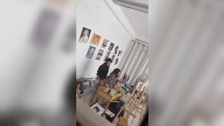 2 em sinh viên hội họa đụ nhau ngay trong phòng vẽ