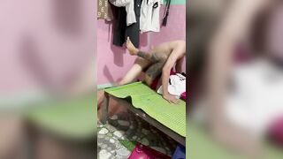 Idol Thương Đen bị trai tơ cặc bự đè ra lột quần đụ cho thở k đều p2