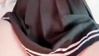 Em bỉ ngạn thủ dâm nhét quần xì vào lồn luôn