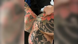 Chơi con điếm xăm trổ mông bự tổ chảng