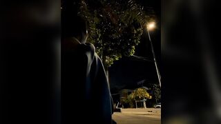 Hồi hộp quay phim cho vợ thủ dâm ngoài đường