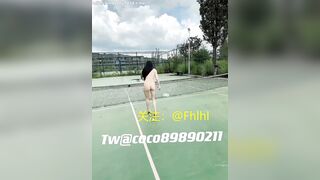 Dâm nữ khỏa thân khoe hàng trg sân cầu lông đánh bóng móc lồn public luôn tại chỗ