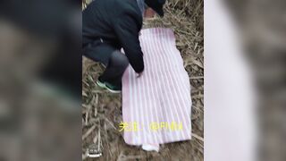 Dâm nữ nứng lồn gạ đụ mấy lão già trong làng mọi lúc mọi nơi p2