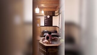 Quay lén cặp đôi ở nhà tắm