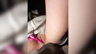 Em teen sextoy nhét lồn chạy xe ngoài đường