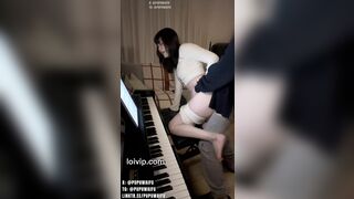 đào ,phở và piano