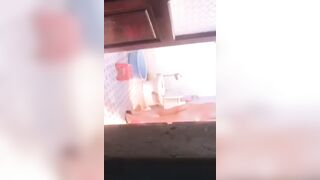 Làm liều quay lén chị dâu tằm ko đóng cửa bị phát hiện