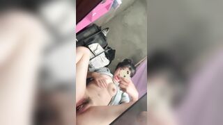 Teen dâm mới lớn thủ dâm trước gương!
