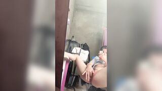 Teen dâm mới lớn thủ dâm trước gương!