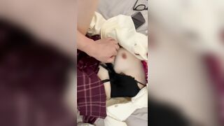 sang thăm bé loli bị ngã xe thấy em ngon quá đè ra đòi địt luôn - phần 8