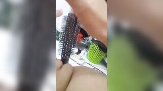 Em gái thủ dâm bằng bàn chải đánh răng cực dâm😍😍