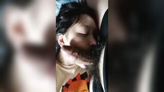 Bố dượng khốn nạn dụ con gái bú cu hứa chiều dẫn đi ăn mỳ cay