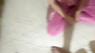 Cặp teen vào nhà nghỉ lần đầu nên đút mãi đéo dô được
