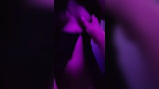vợ mặc đồ ngủ sexy mà bị bạn chồng vô đụ rồi