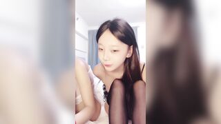 2 em teen mới lớn cực xinh cùng nhau livetream khiêu dâm móc lồn cho nhau p9