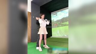 đang chơi golf em gái nứng lồn bú cu cho huấn luyện viên