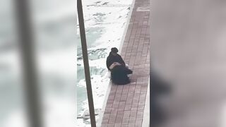 Cách anh ấy quan tâm người yêu là tụt quần người yêu cho cả thế giới xem mông đít