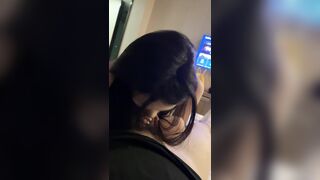 Phải gạ mãi bé mới ngoan ngoãn cho anh quay phim bảo anh đừng đăng lên mạng