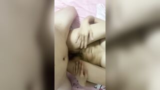 Bắt e ghệ dâm cực xinh vạch lồn ra cho a đụ rồi dùng tay móc họng em p4
