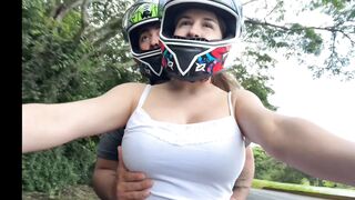 Xe ôm bên nước ngoài, Vừa Đèo khách Vừa Cho Bóp Vú cực nứng