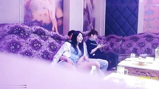 đi hát karaoke chưa kịp chọn bài đã lôi nhân viên quán hát ra địt p24
