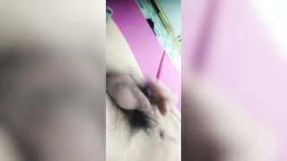 A trai hàng to thủ dâm