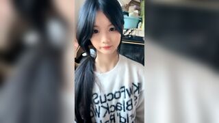 em học sinh quay clip khỏa thân