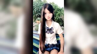 vừa đi học về liền nhét máy rung vào háng quay clip