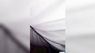 nữa đêm tranh thủ bố mẹ ngủ hết lẻn vào phòng vạch bím quay lén nhỏ em họ đg ngủ