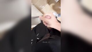 Sục cặc và bắn tinh cùng thằng bạn trong nhà vệ sinh trường