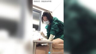 các em y tá nhiệt tình sóc lọ cho bênh nhân nứng cặc