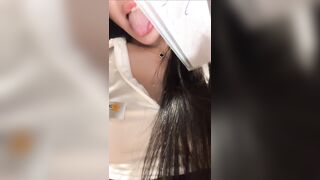 Nhân viên nguyễn ngọc liếm tinh dâm