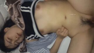 tranh thủ em gái ngủ say anh trai đè ra dịt