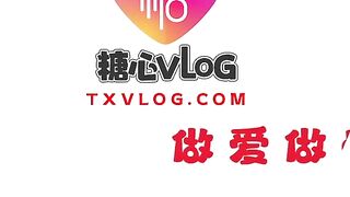 Móc lồn dì nhỏ tóc hồng loli đc dì đè ra cho đụ trần nhấp lồn cực sướng