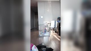 Em teen mình dây TQ livetream mà mặc quần rộng quá lộ cả bím mà k hề biết