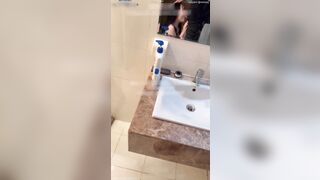 Lén lút trốn mẹ cùng với chị họ xinh dâm hàng ngon địt trg nvs bắn vào mồm c dâm